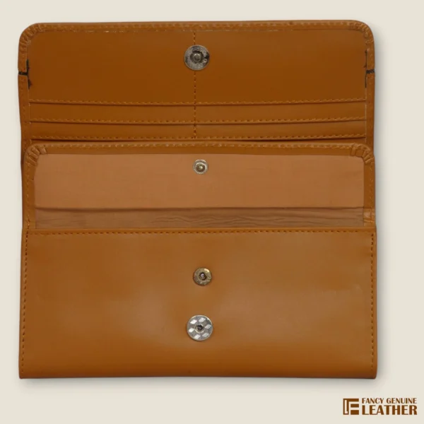 Classic Brown Leather Ladies' Clutch – Stylish & Functional - Image 4